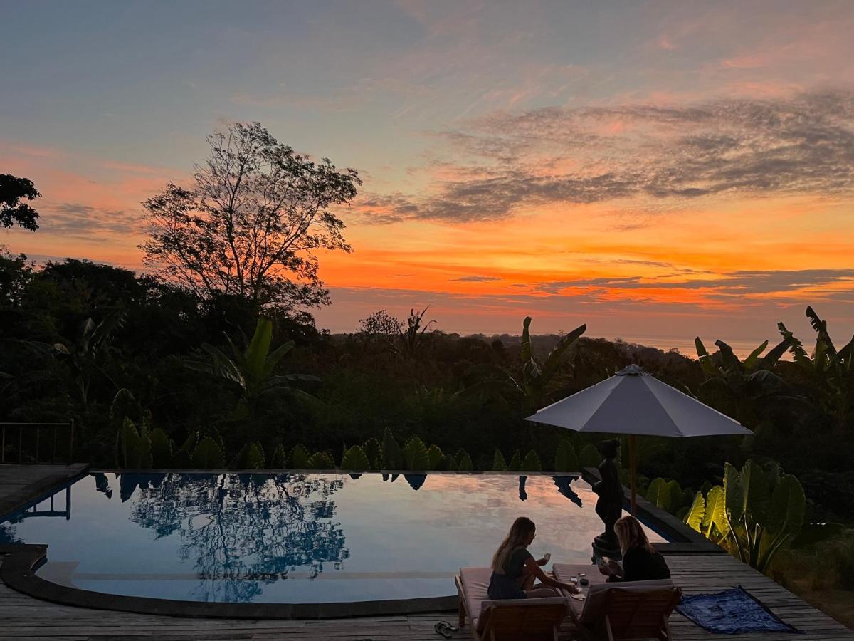 Sunset Hill Lembongan Hotel Екстериор снимка