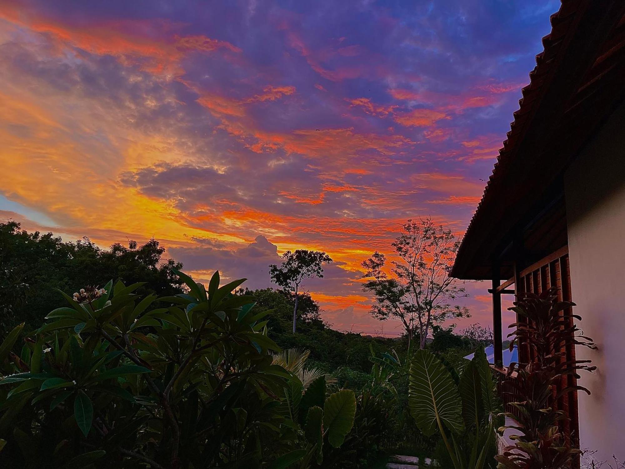 Sunset Hill Lembongan Hotel Екстериор снимка