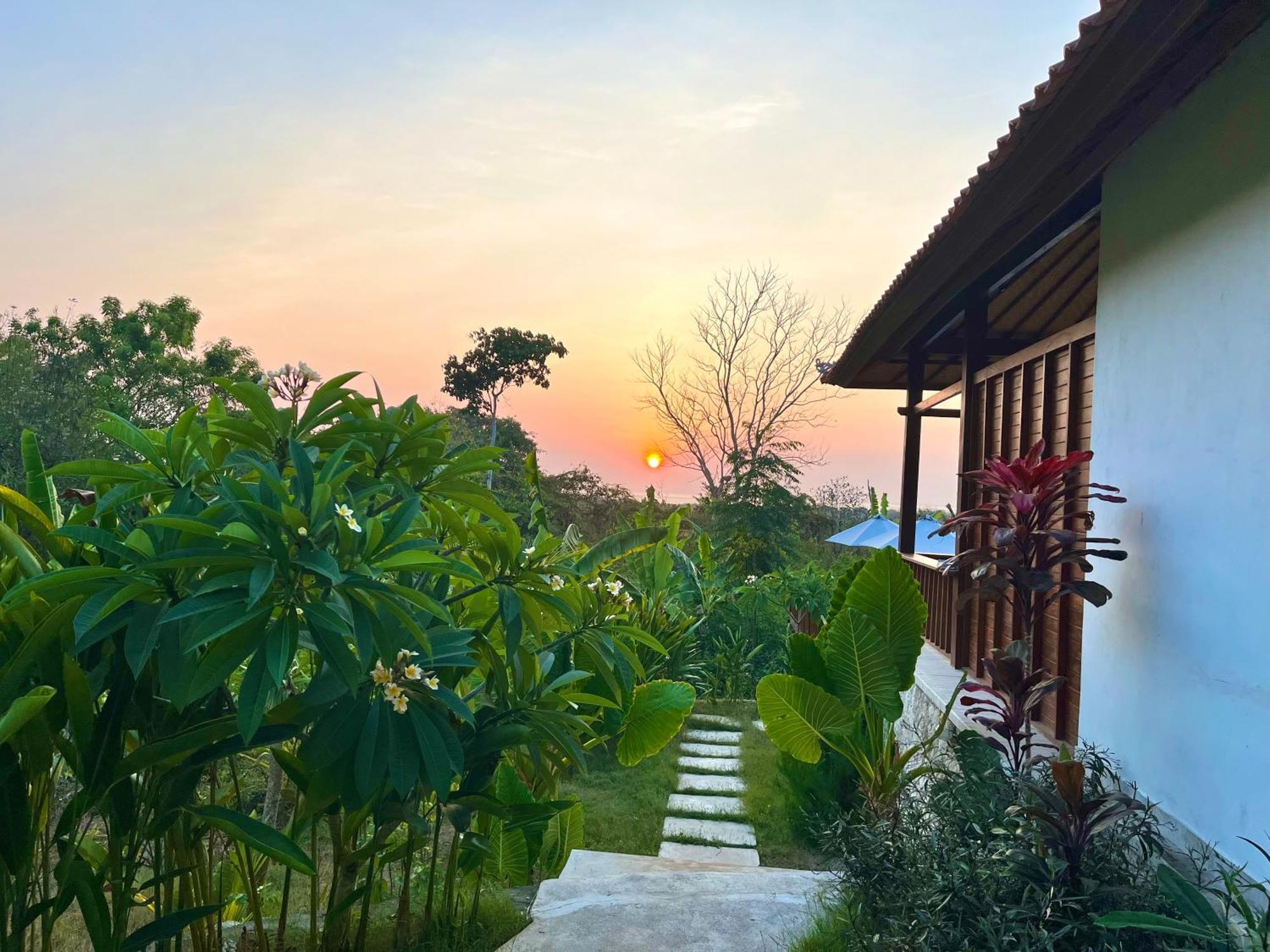 Sunset Hill Lembongan Hotel Екстериор снимка