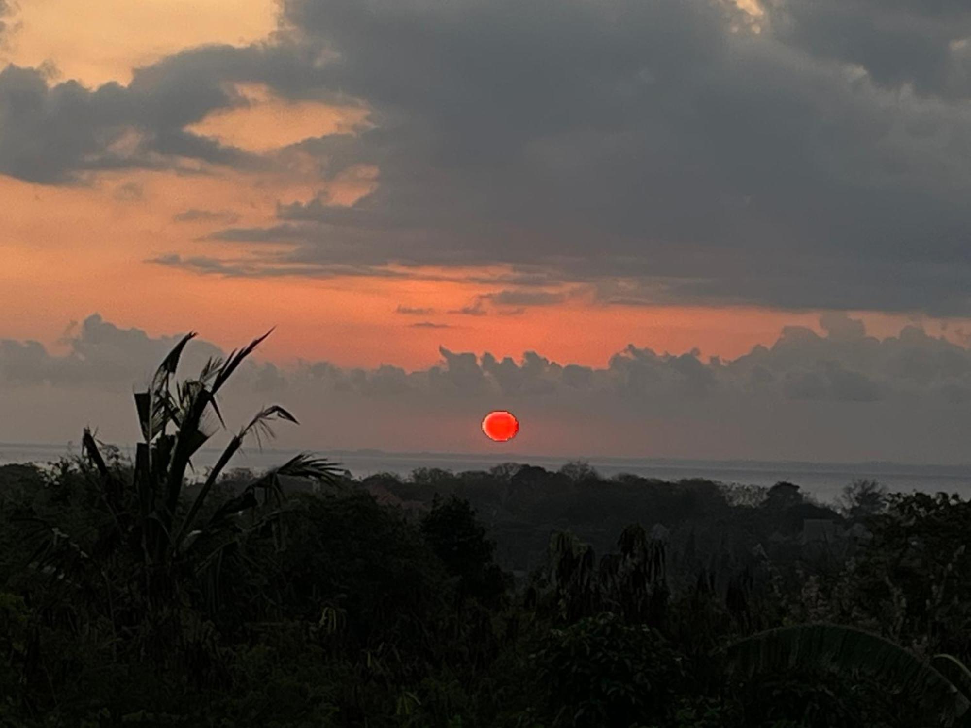 Sunset Hill Lembongan Hotel Екстериор снимка