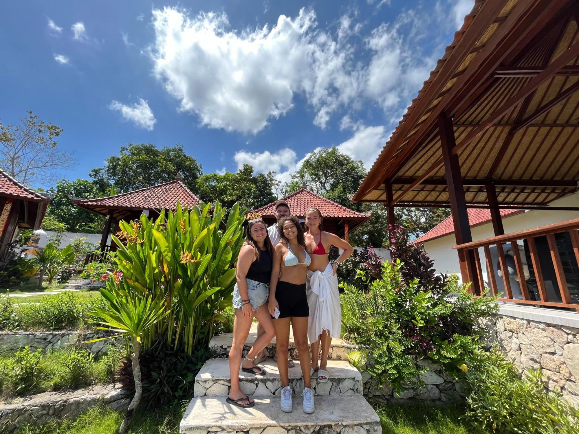 Sunset Hill Lembongan Hotel Екстериор снимка